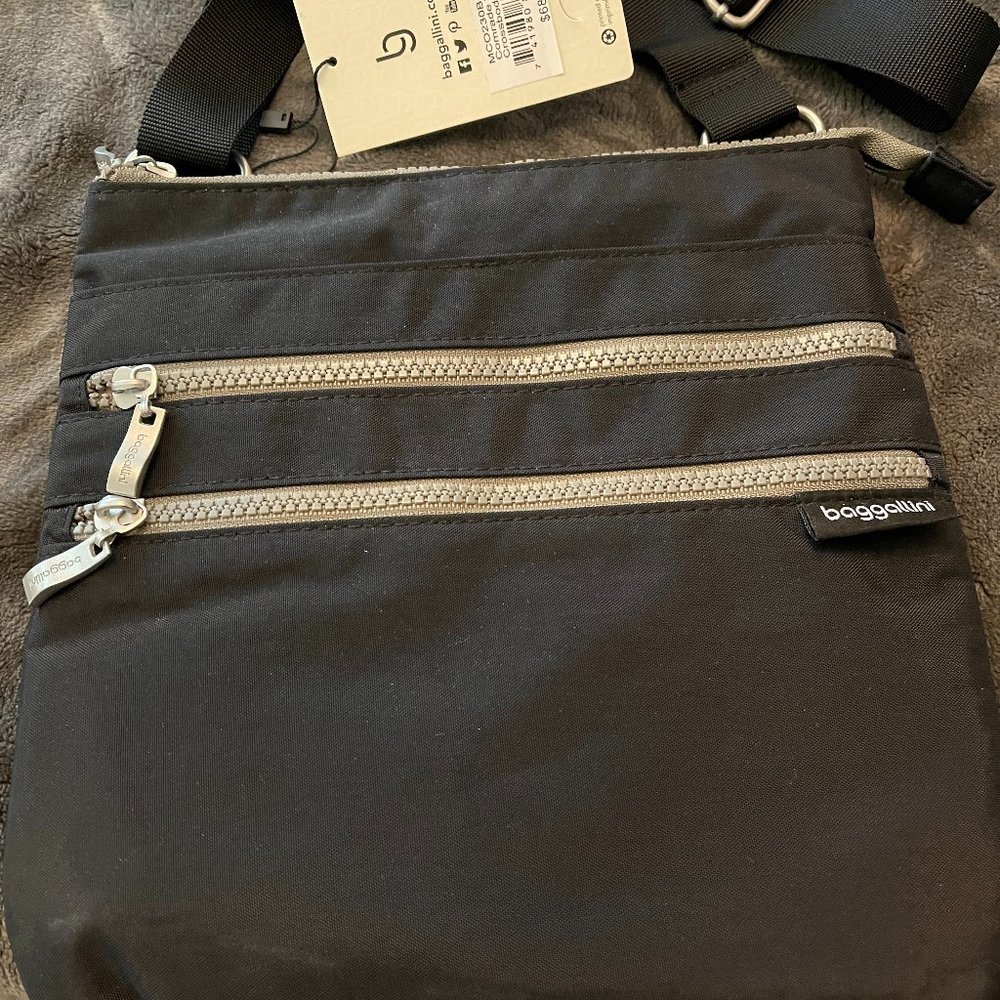 NWT Baggallini Crossbody Purse in Black